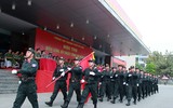 Xem lực lượng công an thi điều lệnh, sử dụng võ thuật chiến đấu